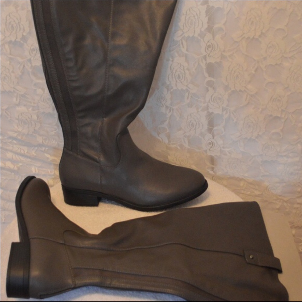 Size 7 extra wide calf torrid boots